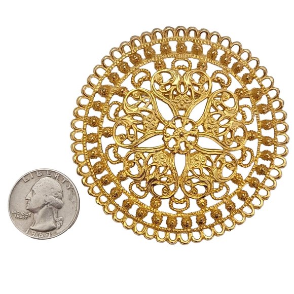 Gold Tone Round Heart Medallion Etruscan Statement Brooch K880 - Picture 4 of 6